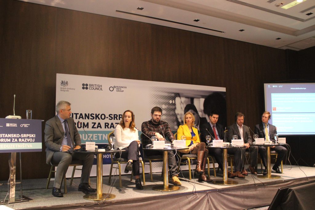 Помоћница министра на панелу Помоћница министра на панелу